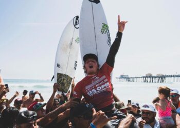 Alan Cleland logra histórica clasificación al Tour Mundial de Surf 2025