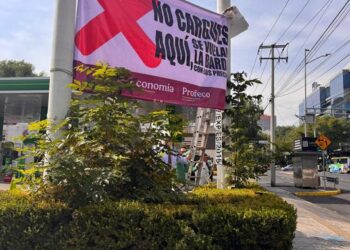 Colocan sellos de advertencia y lonas en gasolineras; ahora en CDMX, EdoMex y Quintana Roo