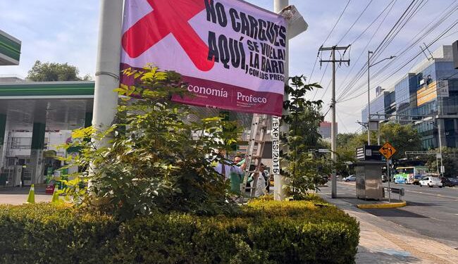 Colocan sellos de advertencia y lonas en gasolineras; ahora en CDMX, EdoMex y Quintana Roo