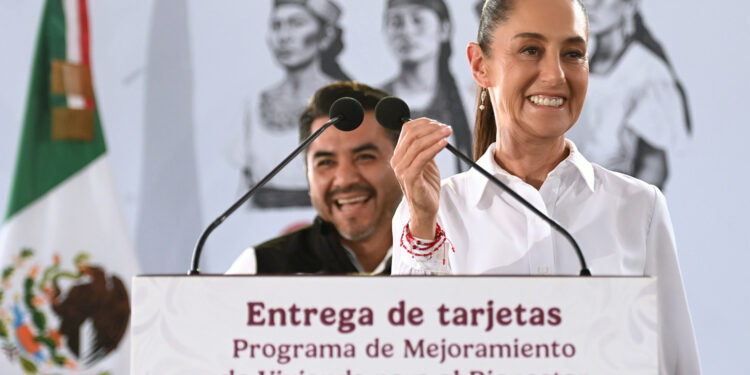 Sheinbaum encabezó entrega de 11, 400 tarjetas del Programa de Mejoramiento de Vivienda para el Bienestar en Edomex