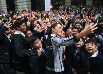 Sheinbaum da banderazo a la estrategia nacional Vive saludable, vive feliz