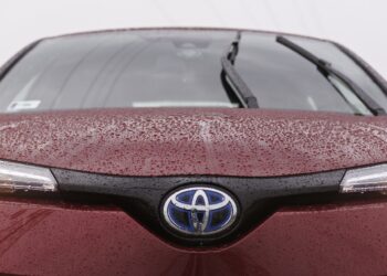 Emiten alerta para más de 13 mil vehículos Corolla