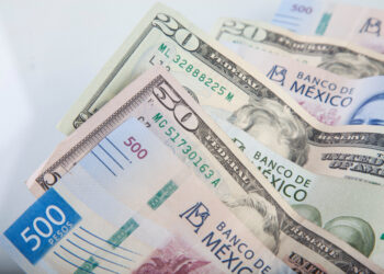 Peso y Bolsa Mexicana retroceden por temor a aranceles de Trump
