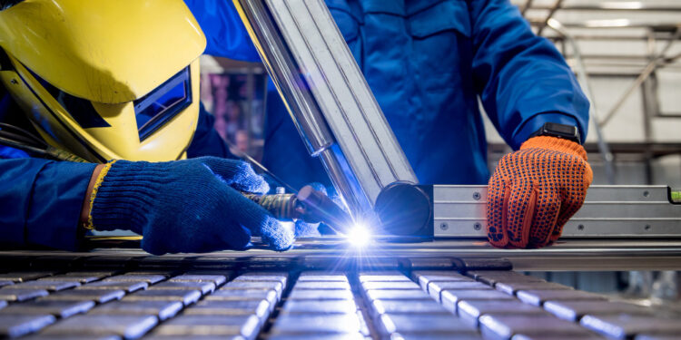 Trump aumenta tarifas a las importaciones de acero y aluminio de Canadá