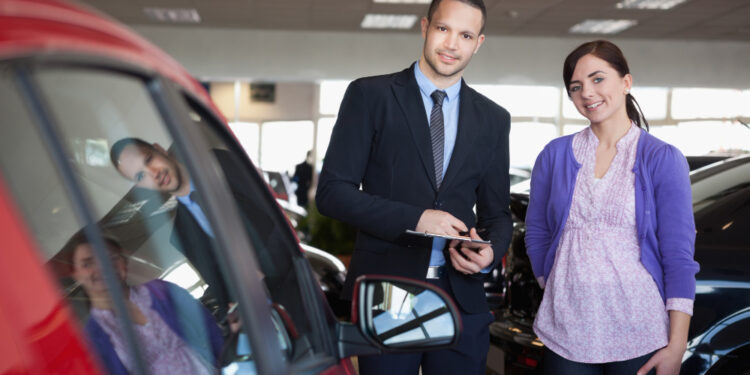 Impuestos sacuden a la industria automotriz y a los mercados globales; aliados alistan represalias