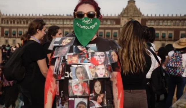 Se manifiestan en México por el Día Internacional de la Mujer