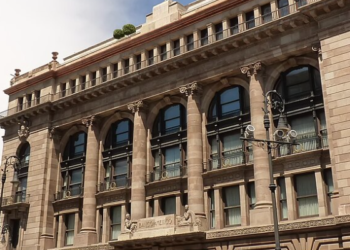 Banco de México recorta tasa de interés a 9% y advierte sobre presiones inflacionarias externas