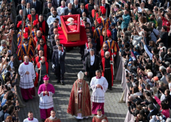 Multitudes dan el último adiós al Papa Francisco