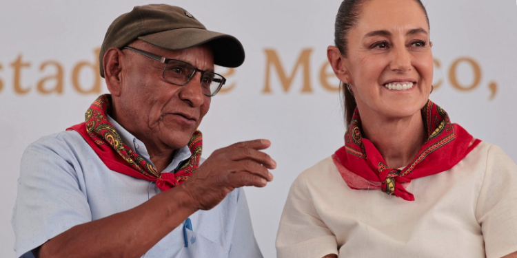 Presidenta inaugura una universidad y un hospital en Atenco