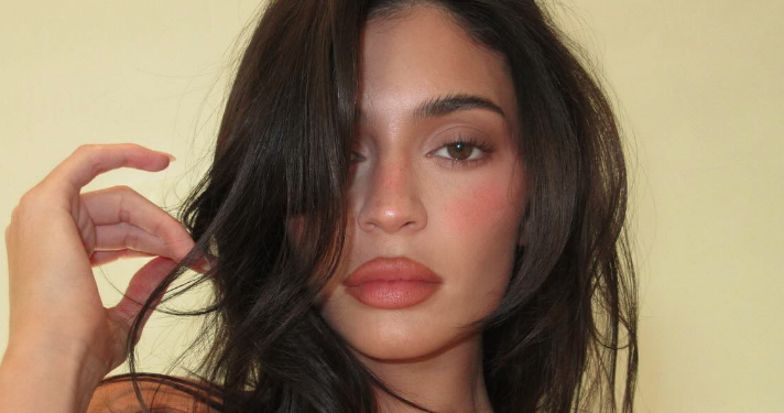 Kylie Jenner y Timothée Chalamet hacen su debut oficial como pareja en alfombra roja