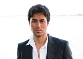 Enrique Iglesias celebra 50 años como ícono global de la música latina