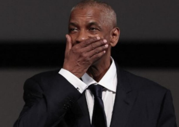 Denzel Washington tiene incidente con fotógrafo en Cannes al recibir Palma de Oro honorífica