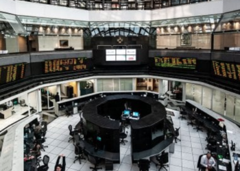 Peso y Bolsa Mexicana retroceden ante escalada de tensiones comerciales entre Trump y China