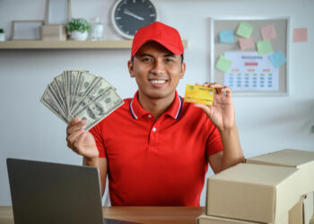 Cae envío de remesas por operativos antimigratorios en EE.UU.