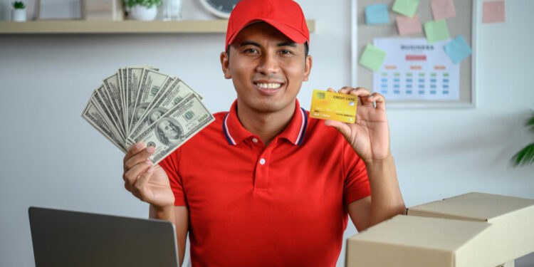 Cae envío de remesas por operativos antimigratorios en EE.UU.