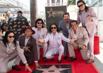 Los Bukis reciben estrella en el Paseo de la Fama de Hollywood