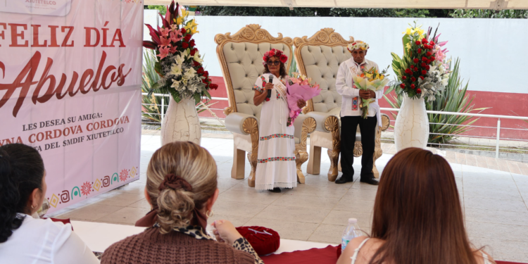 Xiutetelco celebra con alegría y reconocimiento el Día del Abuelito 2025