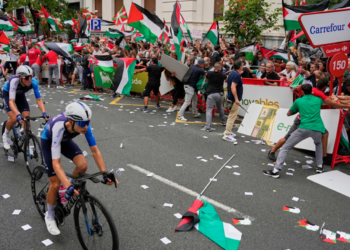 Protestas propalestinas interrumpen la Vuelta a España