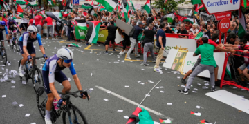 Protestas propalestinas interrumpen la Vuelta a España