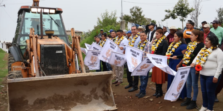 ¡Más obras para Xiutetelco! Presidente Baltazar Narciso impulsa la pavimentación con concreto hidráulico en San Isidro