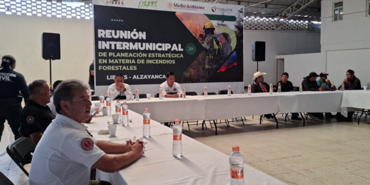 Xiutetelco fortalece su capacidad de respuesta contra incendios forestales con participación en taller intermunicipal